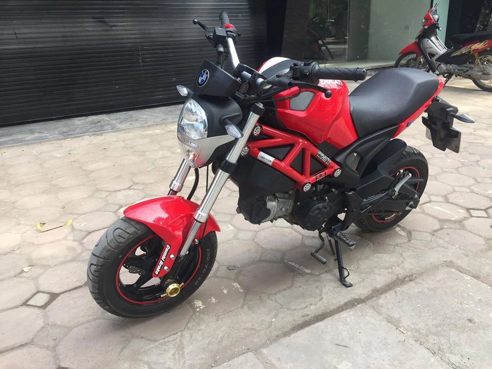 Ducati monter mini màu đỏ 2017 mới chạy được 2000km