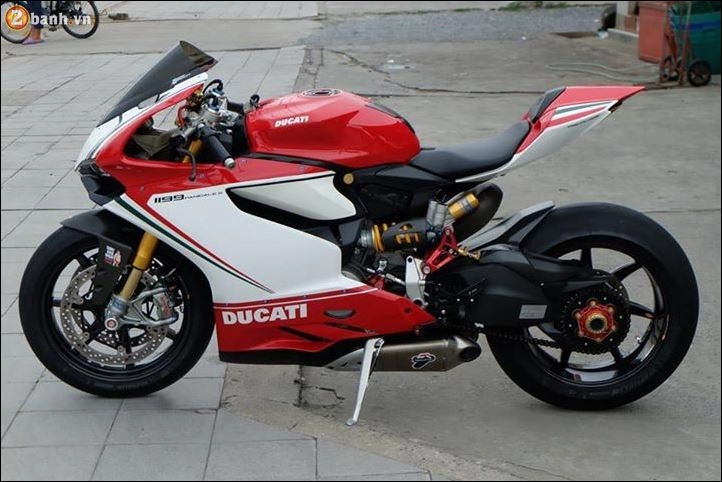 Ducati panigale 1199s vẻ đẹp sâu sắc đến từ bàn tay khéo léo của ý