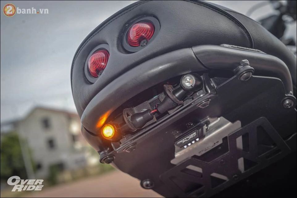 Ducati scrambler đầy táo bạo qua morden tracker