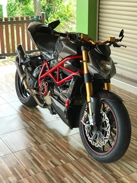 Ducati streetfighter 1100s phê cùng gã du côn đường phố sau loạt nâng cấp