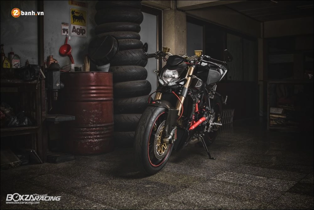 Ducati streetfighter hiện thân của một nakedbike thực thụ trong tầng hầm u tối