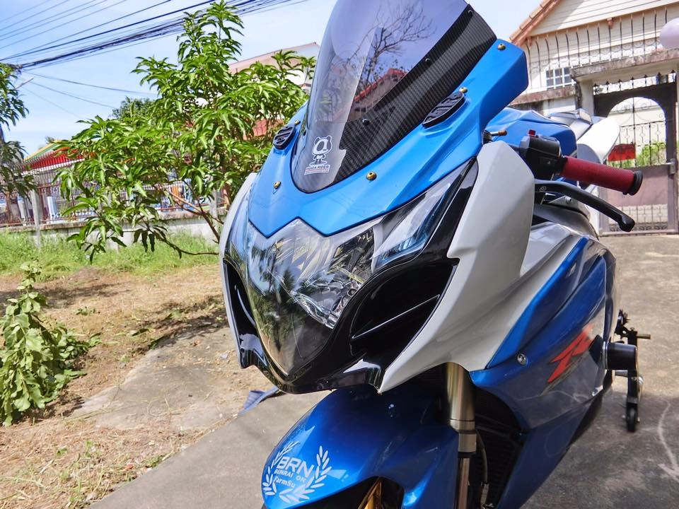 Gsx r1000 ông vua trắng xanh kẻ tranh ngôi vua mô tô