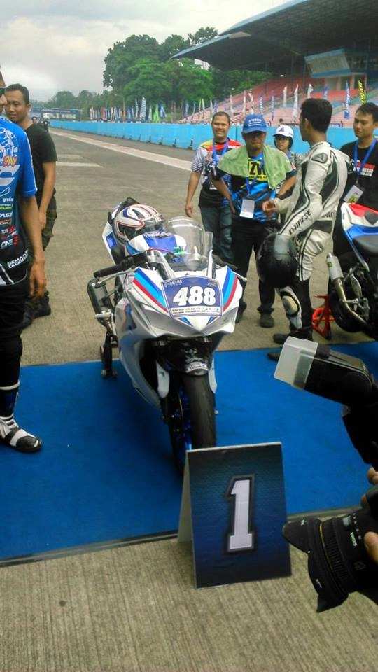 Hình ảnh yamaha r25 trên đường đua tại indonesia