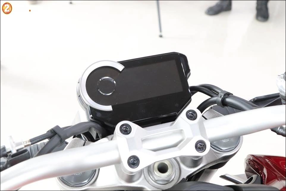 Honda cb1000r 2018 có giá 468 triệu vnd tại showroom honda moto việt nam