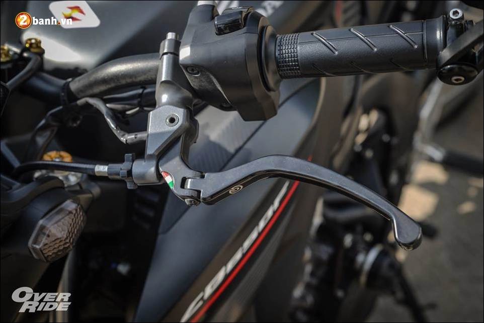 Honda cb650f chiến binh nakedbike cứng cáp với bản độ bụi bặm phong trần
