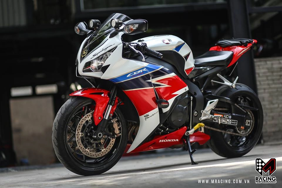 Honda cbr 1000rr hrc cứng cáp trong phong cách touring