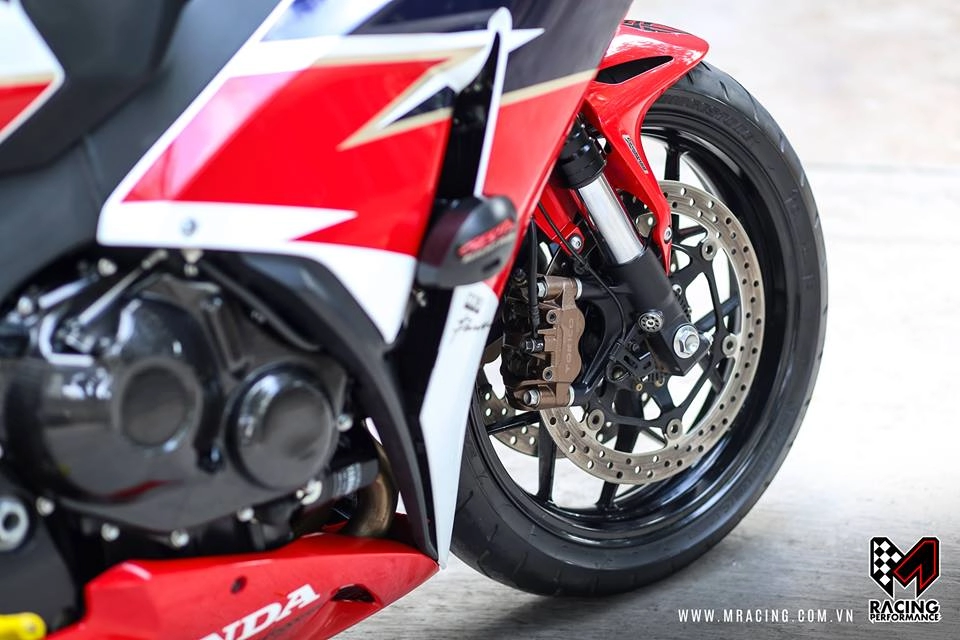 Honda cbr 1000rr hrc cứng cáp trong phong cách touring