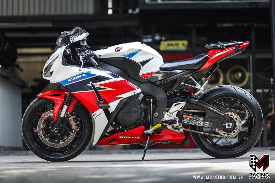 Honda cbr 1000rr hrc cứng cáp trong phong cách touring