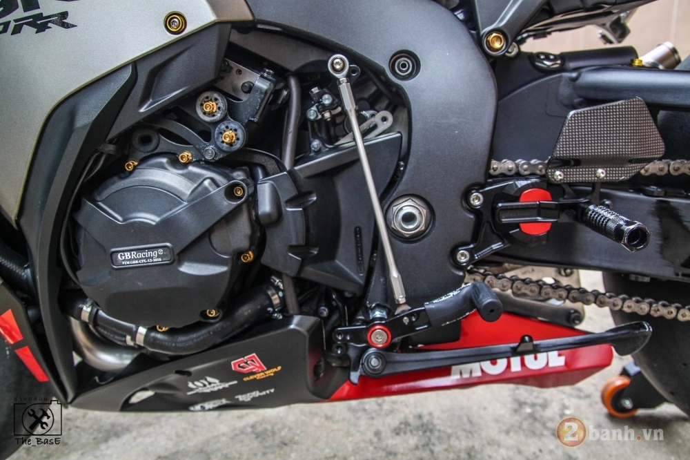 Honda cbr1000rr chú bò xám đầy cơ bắp và dũng mãnh