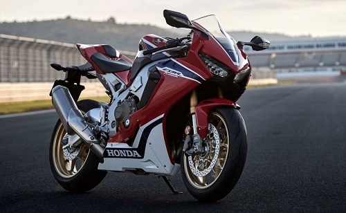 Honda cbr1000rr fireblade 2017 có giá bán 618 triệu đồng