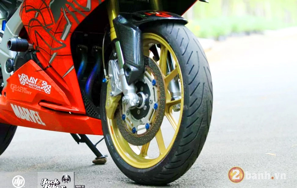 Honda cbr250rr độc đáo đến hầm hố hơn trong phong cách người nhện 