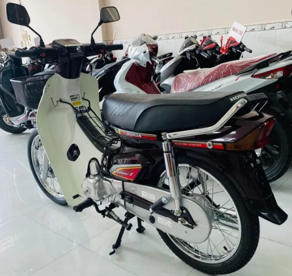 Honda dream thái 1994 dọn mới vẫn có giá 150 triệu đồng