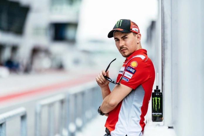 Jorge lorenzo chính thức về đội đua suzuki ecstar 2019