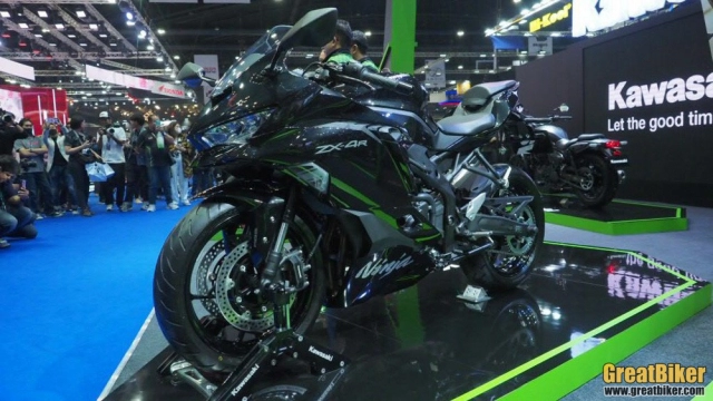 Kawasaki ninja zx-4r 4 xi-lanh 400cc chính thức ra mắt tại thái lan