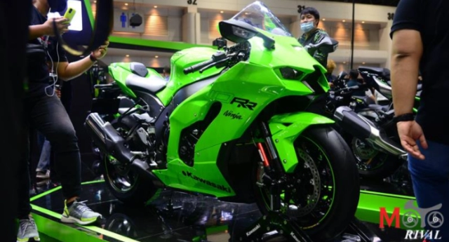 Kawasaki tiết lộ giá bán những mẫu xe mới 2023 tại motor show