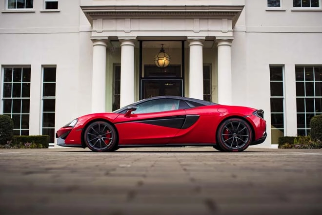 Mclaren 570s đổi màu mới kỷ niệm valentine