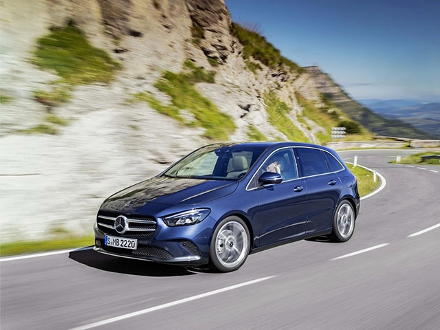 Mercedes-benz a35 amg chính thức ra mắt tại paris motor show