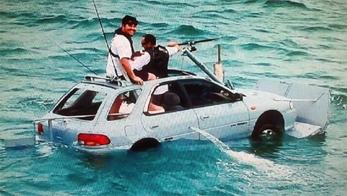 ôtô bơi trên biển giá 515 usd 