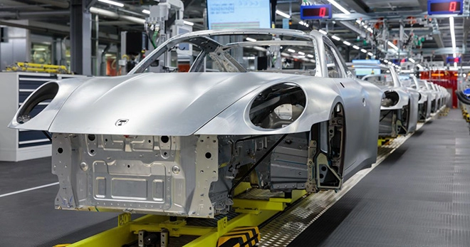 Porsche đóng cửa hai nhà máy sản xuất vì lo ngại sự lây lan của covid-19