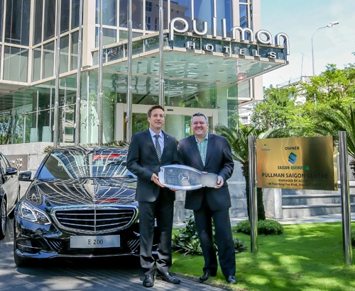  pullman saigon centre đón khách bằng xe mercedes-benz 