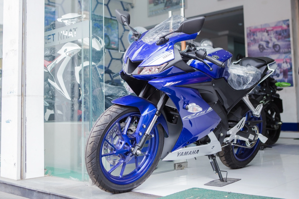 R15 2017 không abs có giá 93 triệu đồng liệu có cạnh tranh nổi với gsx-r150