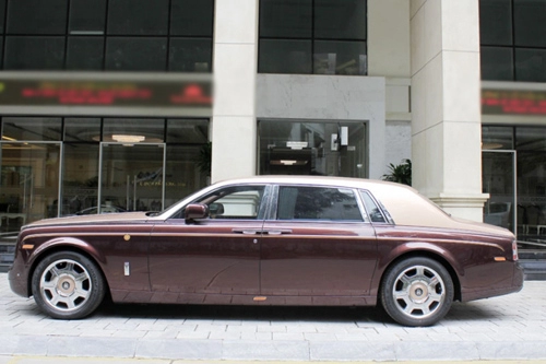 Rolls-royce phantom lửa thiêng chưa biển xuống phố