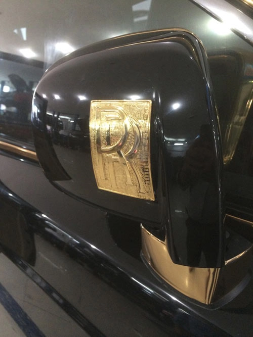 Rolls-royce phantom mạ vàng in hình rồng ở quảng ninh