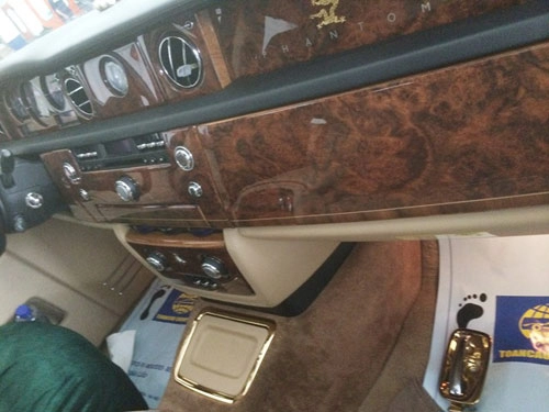 Rolls-royce phantom mạ vàng in hình rồng ở quảng ninh