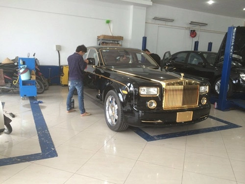 Rolls-royce phantom mạ vàng in hình rồng ở quảng ninh