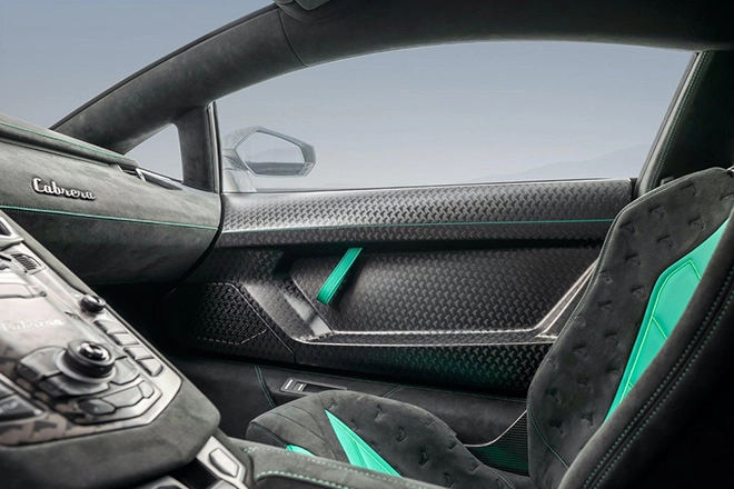 Siêu bò lamborghini aventador svj thoát xác qua bàn tay hãng độ mansory