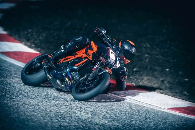 Siêu naked bike 2020 ktm 1290 super duke r ra mắt chốt giá gần 500 triệu đồng