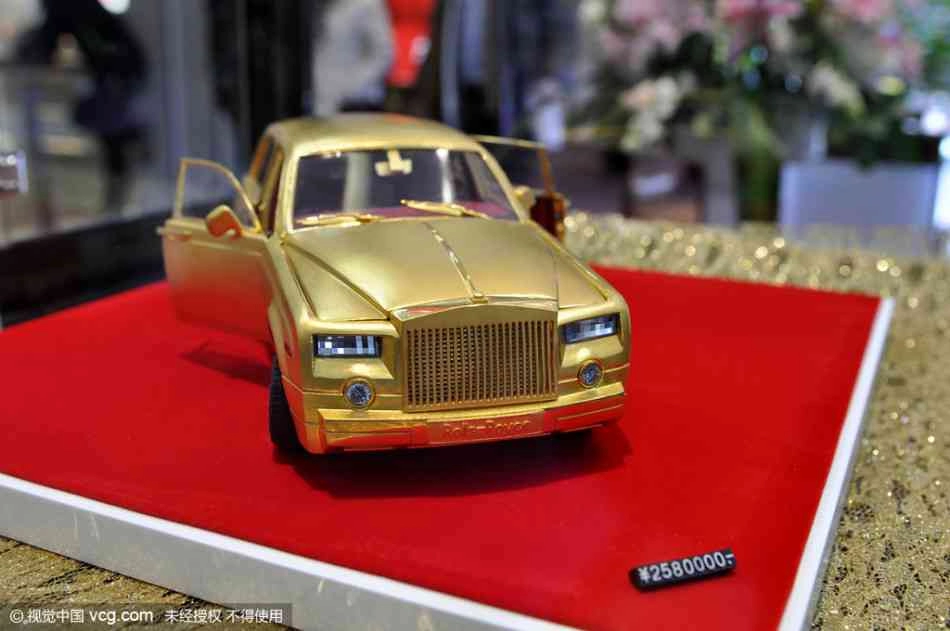 Soi mô hình rolls-royce phantom siêu tí hon