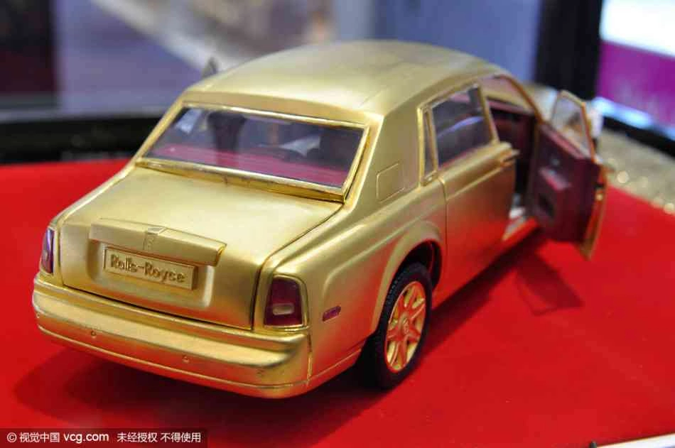 Soi mô hình rolls-royce phantom siêu tí hon