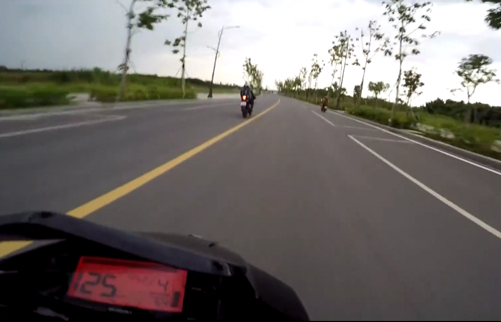 Speed test giữa gsx r150 vs raider fi 150 cán mốc 135kmh 