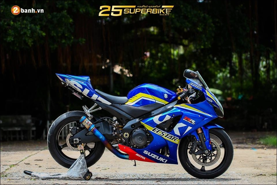 Suzuki gsx-r1000 độ cực đẹp dưới nắng chiều cùng tem đấu ecstar