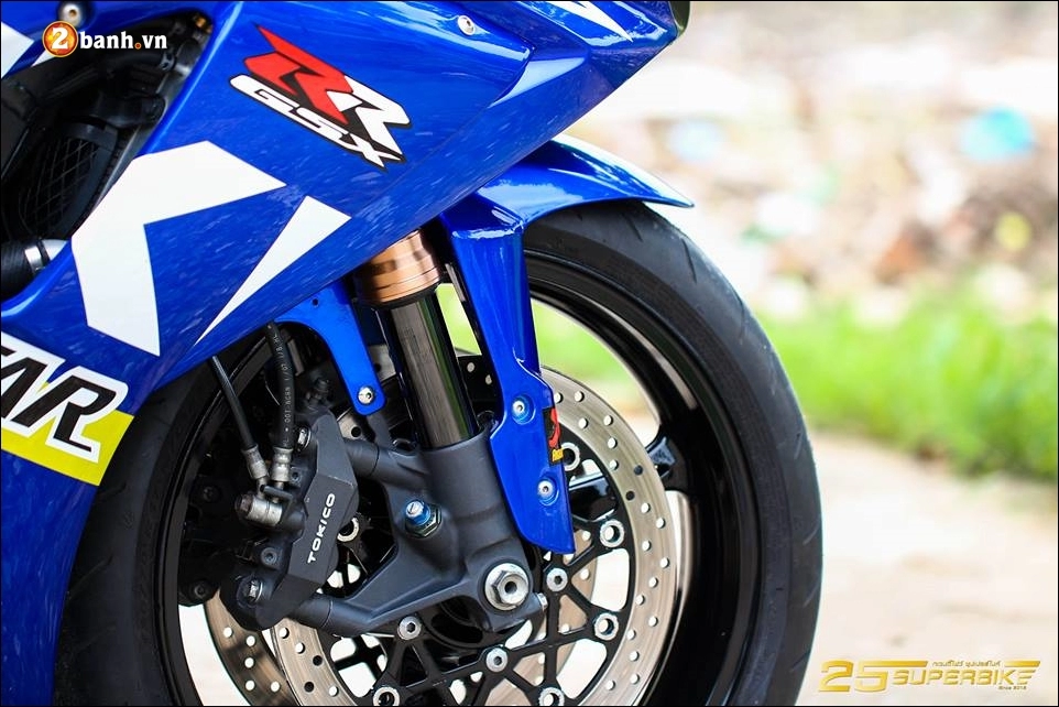 Suzuki gsx-r1000 độ cực đẹp dưới nắng chiều cùng tem đấu ecstar