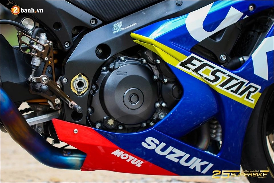 Suzuki gsx-r1000 độ cực đẹp dưới nắng chiều cùng tem đấu ecstar