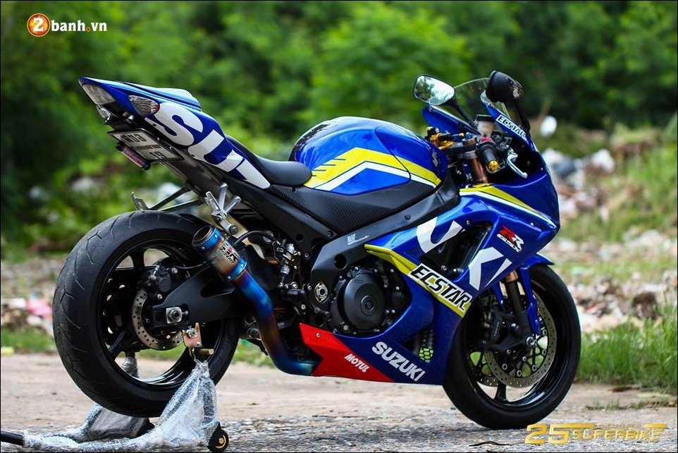 Suzuki gsx-r1000 độ cực đẹp dưới nắng chiều cùng tem đấu ecstar