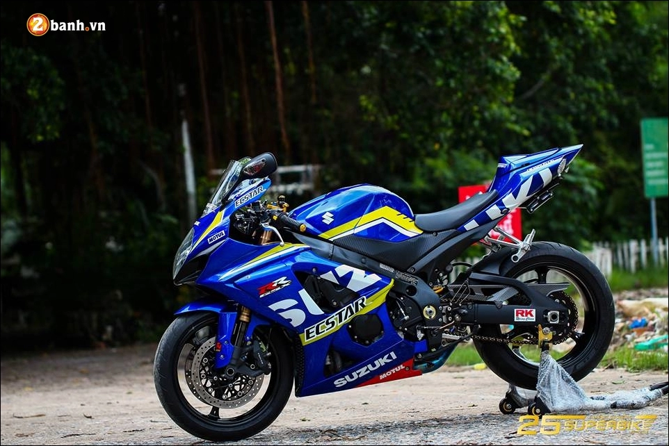 Suzuki gsx-r1000 độ cực đẹp dưới nắng chiều cùng tem đấu ecstar