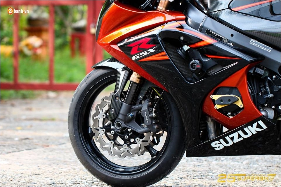 Suzuki gsx-r1000 k7 độ sinh ra mang sứ mệnh kẻ thống lĩnh đường đua