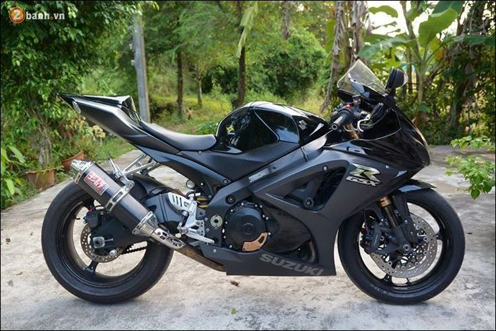 Suzuki gsx-r1000 mạnh mẽ thanh thoát trong chiều hoàng hôn