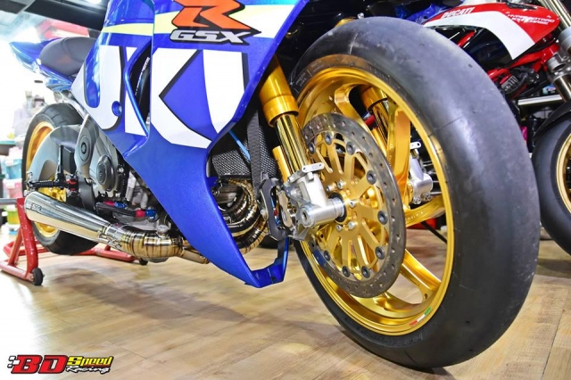 Suzuki gsx-r1000r quái vật dragbike sở hữu dàn ống xả độc nhất vô nhị