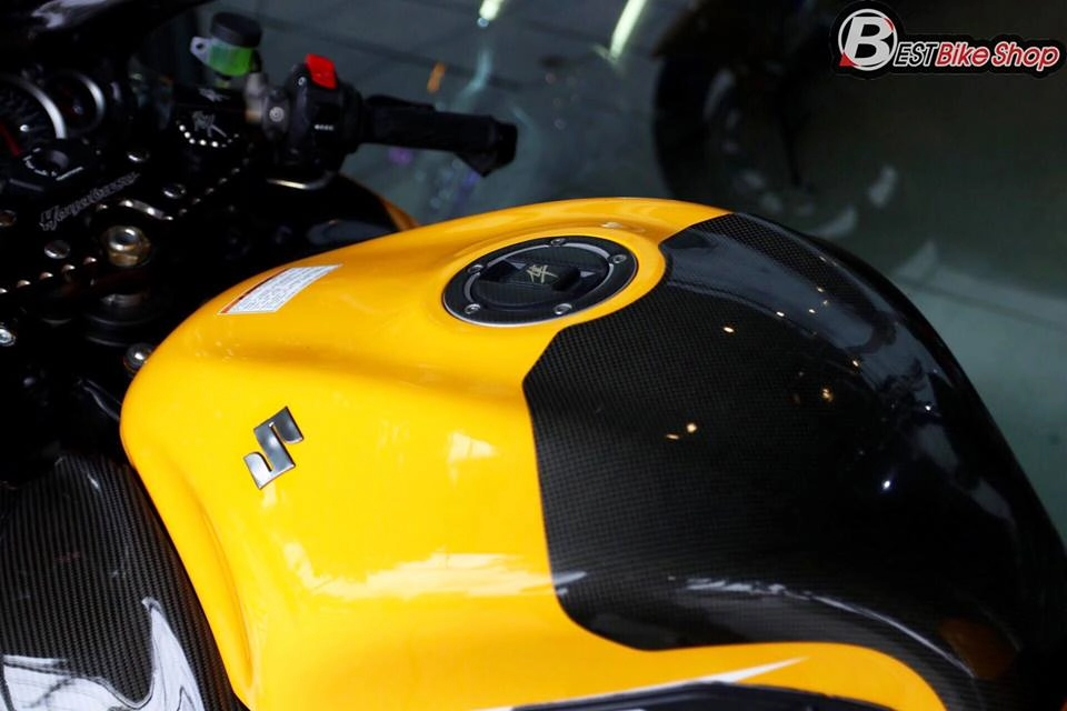 Suzuki gsx-r1300 chân dung vạm vỡ của thần gió hayabusa