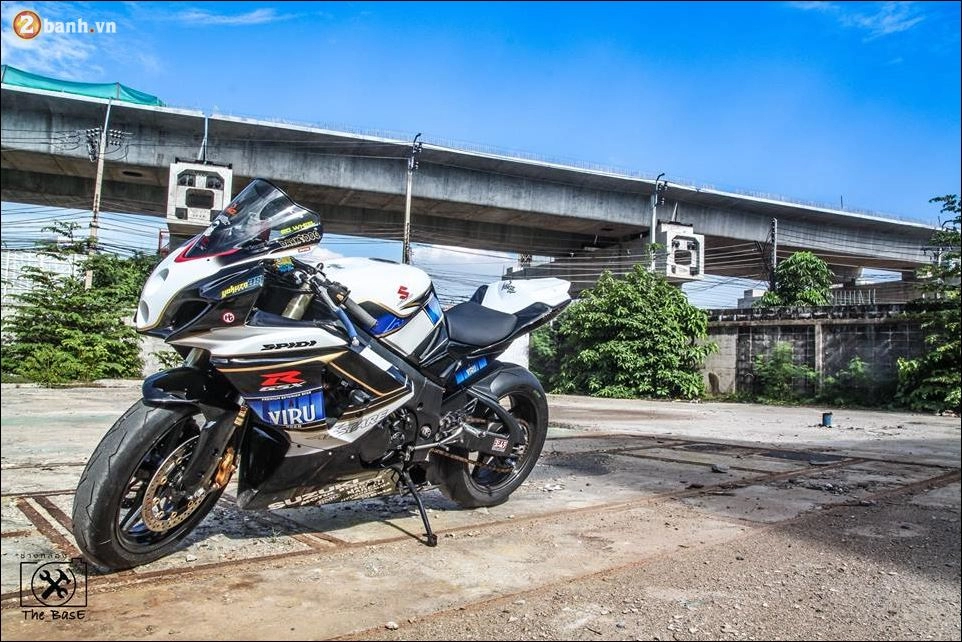 Suzuki gsxr750 -tái sinh một huyền thoại tiên phong của team suzuki