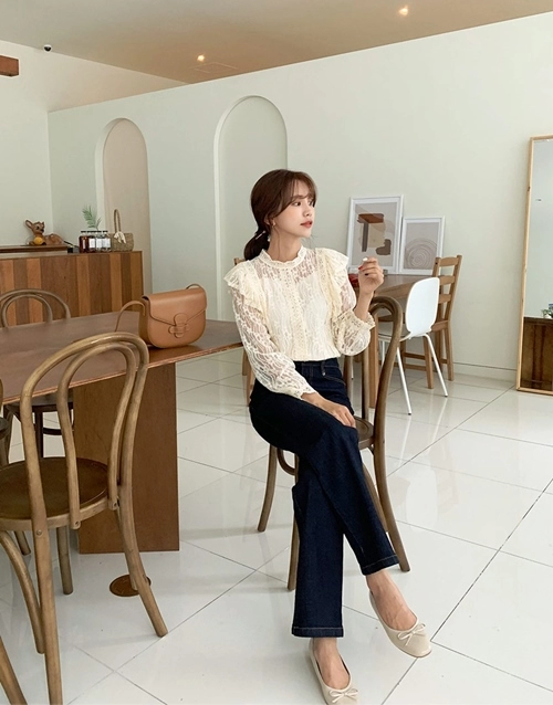 Thời trang công sở mùa thu 2019 sơ mi cao cổ lên ngôi