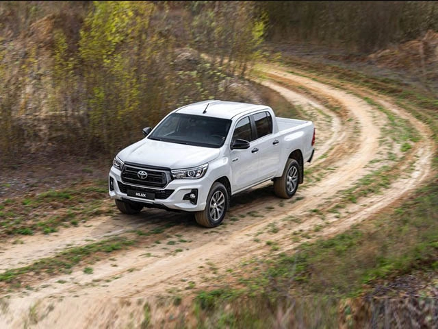 Toyota hilux lột xác dữ dằn qua bản độ sports line black bison edition