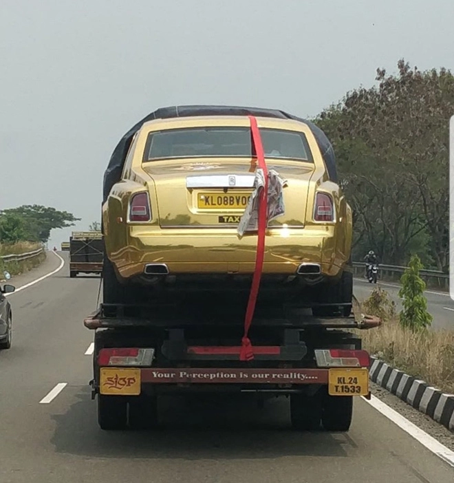 Triệu phú ấn độ mạ vàng rolls-royce phantom làm taxi