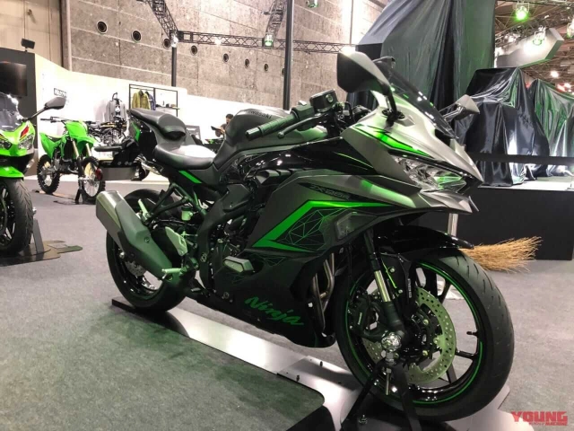 Trình làng ninja zx-25r se 2023 tại osaka motorcycle show 2023 với một số điều chỉnh