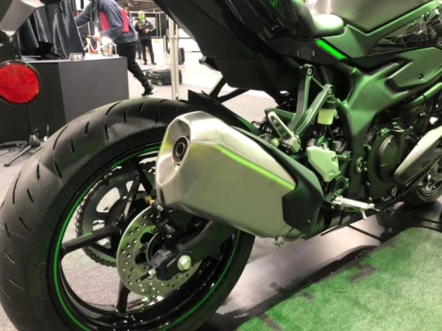 Trình làng ninja zx-25r se 2023 tại osaka motorcycle show 2023 với một số điều chỉnh