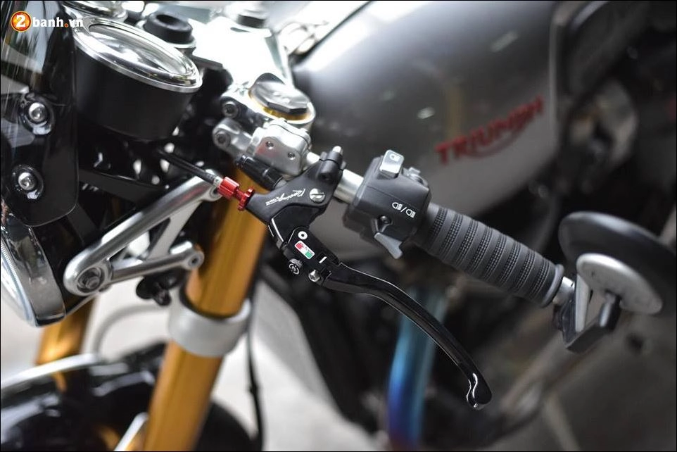 Triumph thruxton r vẻ đẹp hầm hố từ dàn option danh giá